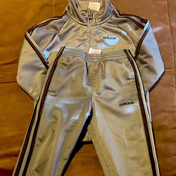 Kids Grey adidas sweatsuit - Picture 1 of 3